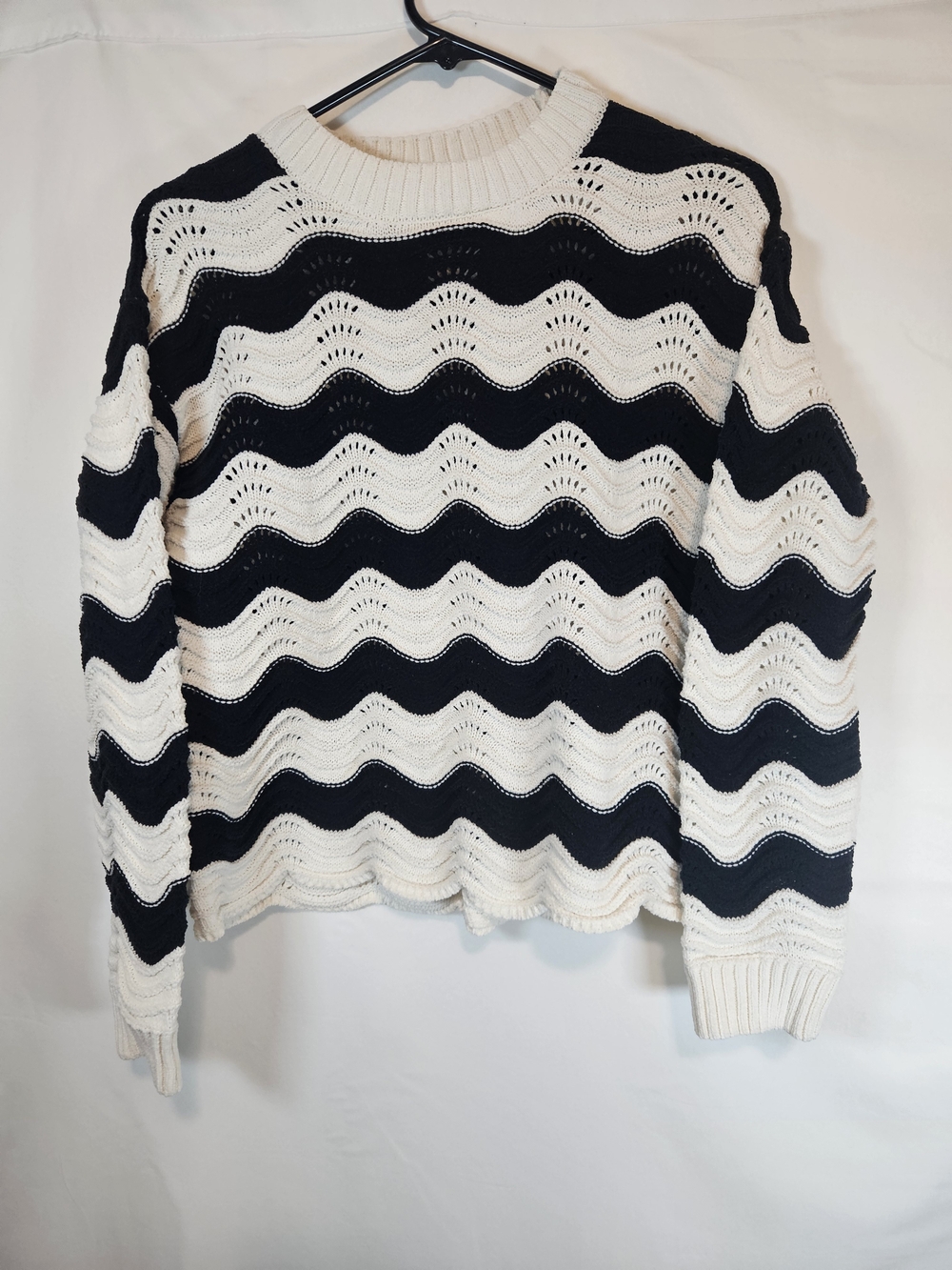 Freshman Black & White Wave-Pattern Crewneck Sweater